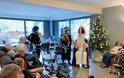 Ο... Άγιος Βασίλης επισκέφθηκε γηροκομείο και κόλλησε 118 ανθρώπους