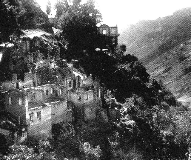 1943-Το Μέγα Σπήλαιο κατεστραμμένο και οι εκτελεσθέντες ιεροεθνομάρτυρες - Φωτογραφία 1