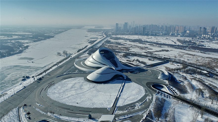 Κίνα: Εντυπωσιακές εικόνες από το έρημο και παραδομένο στο χιόνι Harbin Grand Theatre - Φωτογραφία 4