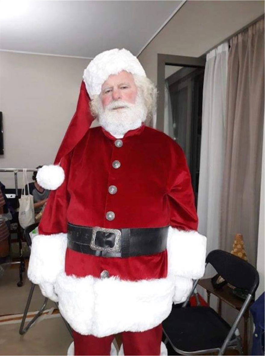 Μια ζωή Άγιος Βασίλης: Ο κ. Λάμπρος από το Μινιόν, μέχρι σήμερα δεν βγάζει τη στολή... - Φωτογραφία 2