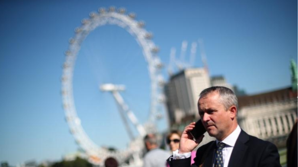 Βρετανία: Τέλος η δωρεάν περιαγωγή μέσω κινητού τηλεφώνου στην ΕΕ από το 2021 - Φωτογραφία 1