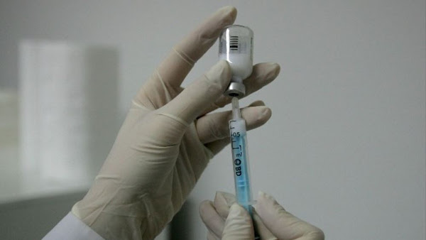 Οι παρενέργειες του εμβολίου στους χιλιάδες εμβολιασθέντες σε ΗΠΑ και Βρετανία - Φωτογραφία 1