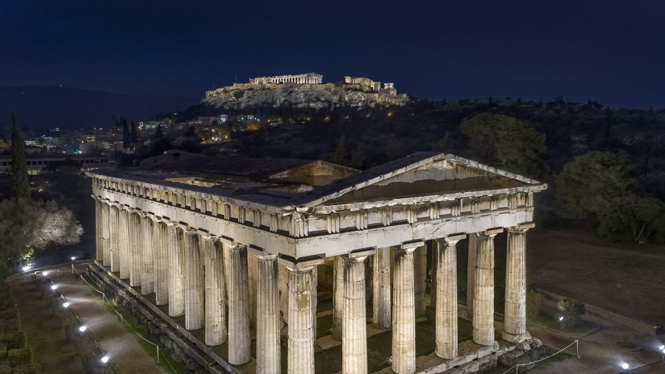 Φωταγωγήθηκαν ο ναός του Ηφαίστου και το μνημείο του Φιλοπάππου - Βίντεο και φωτος - Φωτογραφία 1