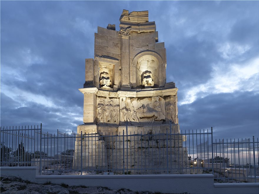 Φωταγωγήθηκαν ο ναός του Ηφαίστου και το μνημείο του Φιλοπάππου - Βίντεο και φωτος - Φωτογραφία 2