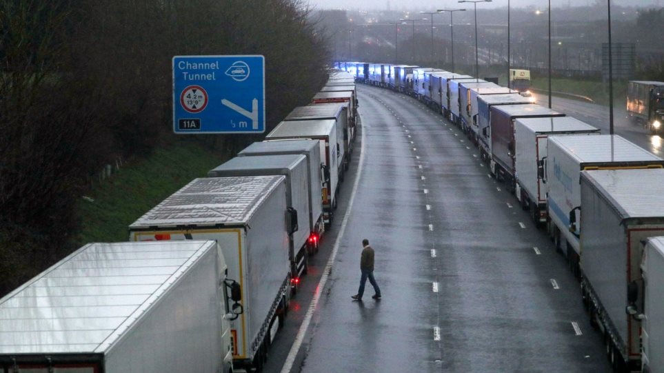 Βρετανία: Από την Τετάρτη το πρωί τα φορτηγά θα μπορούν να ταξιδεύουν στη Γαλλία - Φωτογραφία 1