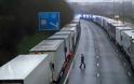 Βρετανία: Από την Τετάρτη το πρωί τα φορτηγά θα μπορούν να ταξιδεύουν στη Γαλλία