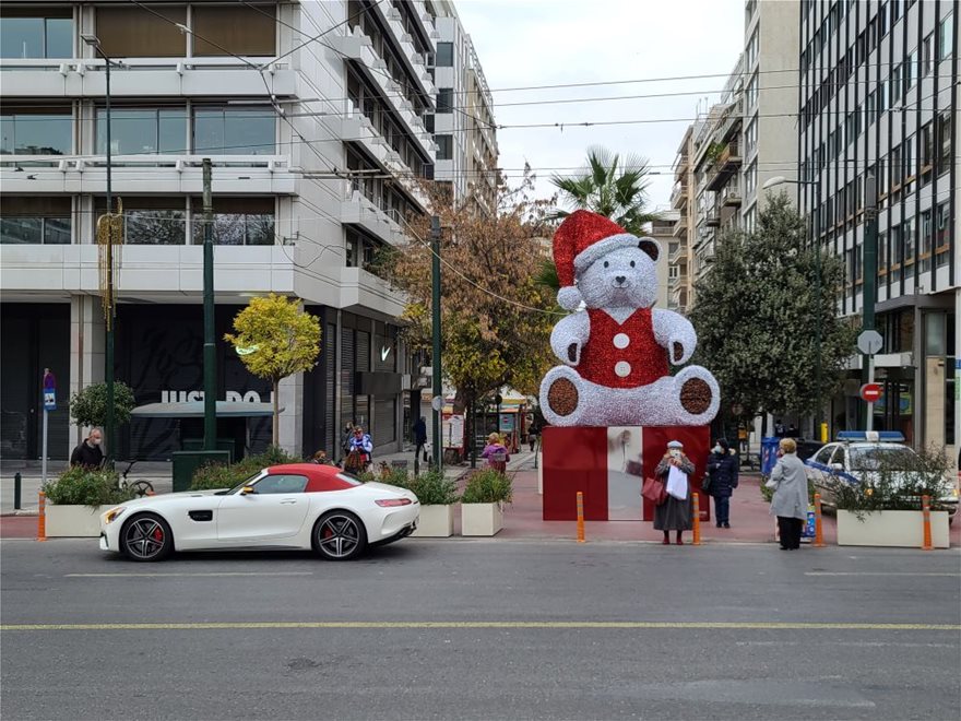 Γιάννης Παλαιοχωρινός: Ποιος είναι ο «Mr. Christmas» που υπογράφει τον ολοκαίνουριο στολισμό της Αθήνας - Φωτογραφία 4