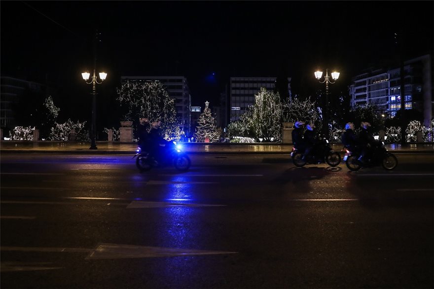 Αυστηροί έλεγχοι της ΕΛΑΣ στο κέντρο της Αθήνας φωτος - Φωτογραφία 11