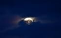 Φωτος: Η τελευταία πανσέληνος του έτους - Το 2020 κλείνει με το «παγωμένο φεγγάρι» - Φωτογραφία 2