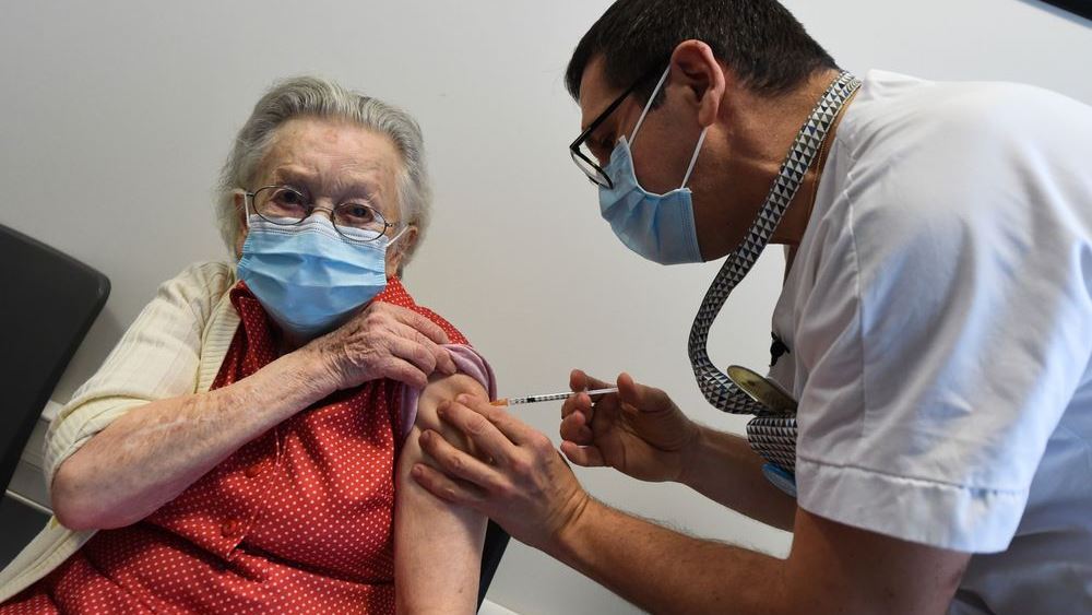 Γιατί η Γαλλία έχει εμβολιάσει μόλις ...516 ανθρώπους κατά της Covid-19 - Φωτογραφία 1