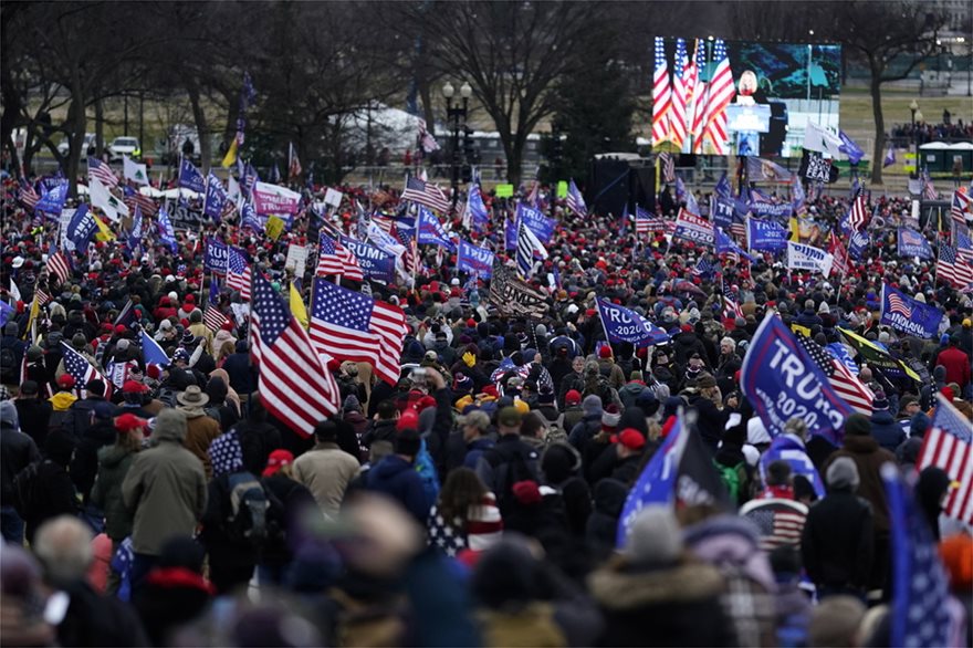 Η εμμονή Τραμπ στην άρνηση της ήττας «έφερε» πλήθος διαδηλωτών στην Ουάσινγκτον - Φωτογραφία 2
