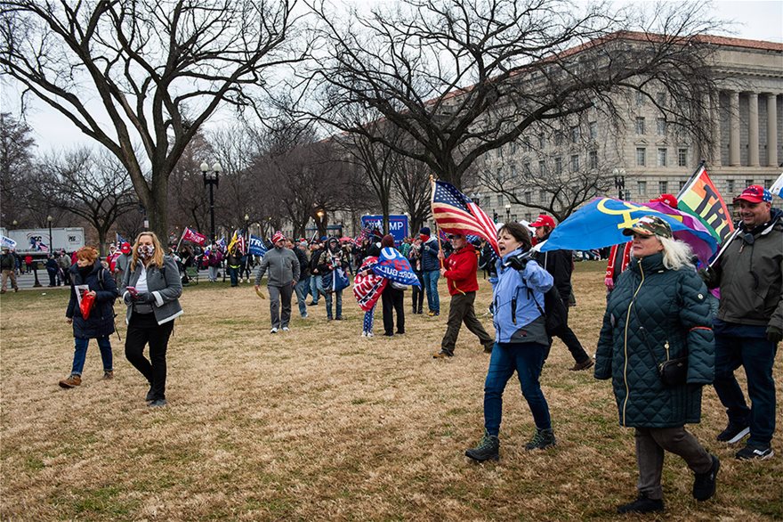 Η εμμονή Τραμπ στην άρνηση της ήττας «έφερε» πλήθος διαδηλωτών στην Ουάσινγκτον - Φωτογραφία 6