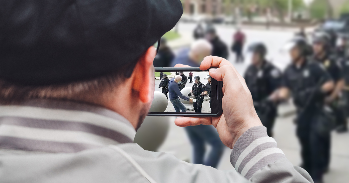 Ακτιβιστές με hitech τεχνολογία αναγνώρισης προσώπου εναντίον αστυνομικών - Φωτογραφία 2