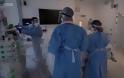 Βρετανία: Εξαντλημένοι οι υγειονομικοί σε νοσοκομείο του Λονδίνου - Φωτογραφία 1