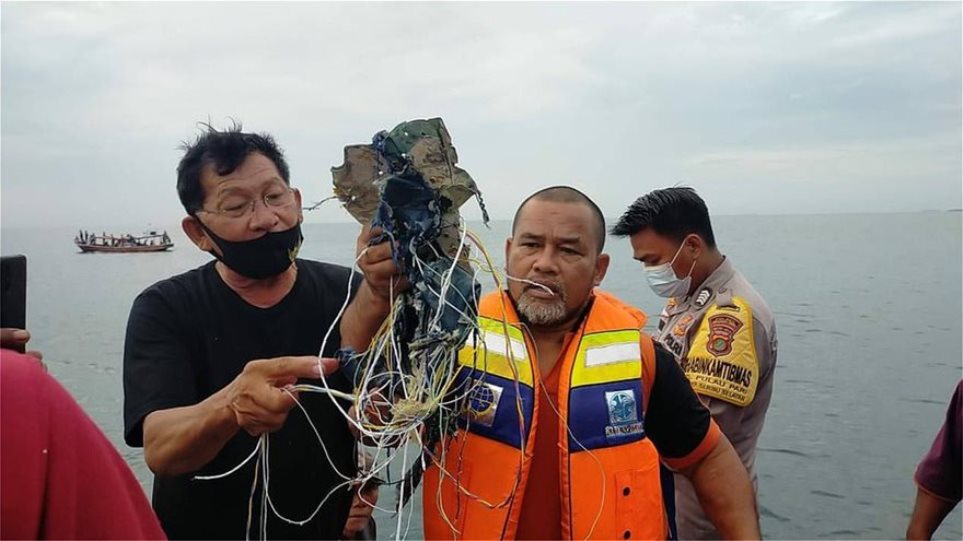 Ινδονησία: Συνετρίβη αεροσκάφος με 62 επιβάτες - Σε εξέλιξη επιχείρηση έρευνας και διάσωσης - Φωτογραφία 1