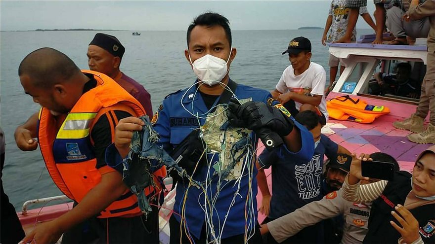 Ινδονησία: Συνετρίβη αεροσκάφος με 62 επιβάτες - Σε εξέλιξη επιχείρηση έρευνας και διάσωσης - Φωτογραφία 10
