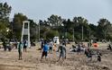 Reuters: Οι Έλληνες ξεφεύγουν από το lockdown για την παραλία, εξαιτίας της υψηλής θερμοκρασίας