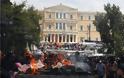 Πώς η ελληνική Βουλή δεν έγινε Καπιτώλιο – 10 περιστατικά που δεν... γράφτηκαν στην ιστορία - Φωτογραφία 13