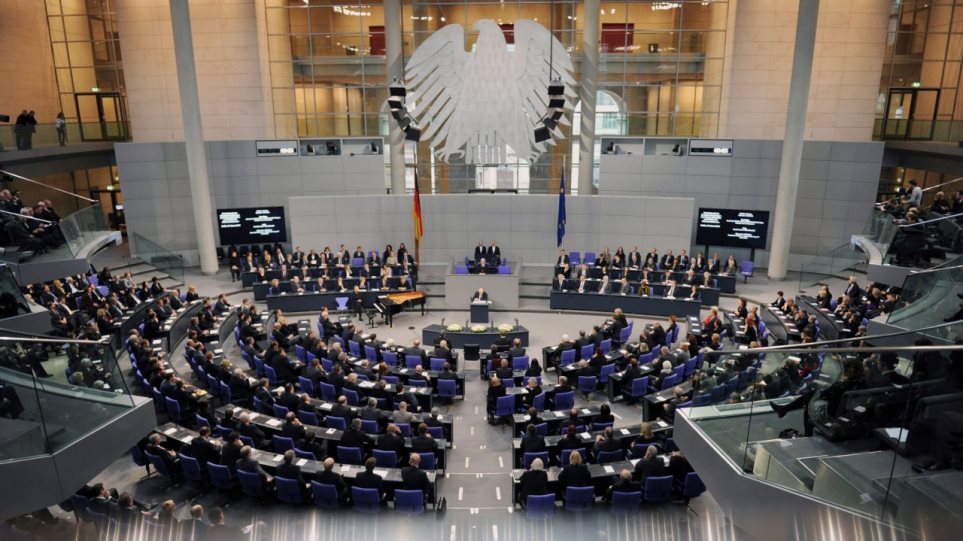 Γερμανία ενισχύει τα μέτρα ασφαλείας γύρω από το Κοινοβούλιο μετά την εισβολή στο Καπιτώλιο - Φωτογραφία 1