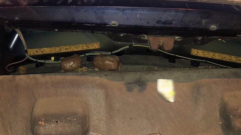 Κόρινθος: Μετέφερε ηρωίνη στο πορτ μπαγκάζ του οχήματός του - Φωτογραφία 1