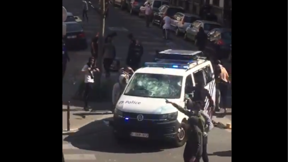 Βρυξέλλες: «Πεδίο μάχης» οι δρόμοι μετά τον θάνατο 23χρονου μαύρου κατά τη σύλληψή του - Φωτογραφία 1