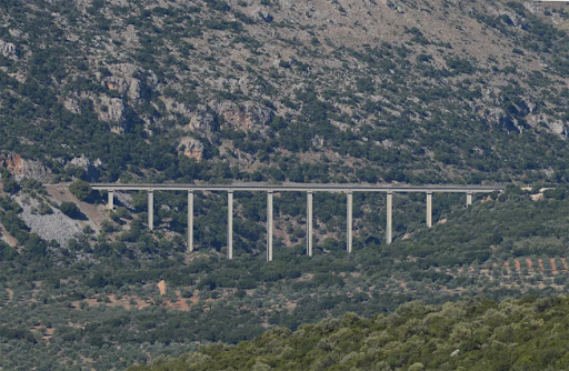 Η «Μεγάλη Σιδηροδρομική Γέφυρα» της Πελοποννήσου: Μία από τις πιο ψηλές της Ελλάδας! Δείτε που βρίσκεται. Βίντεο. - Φωτογραφία 1