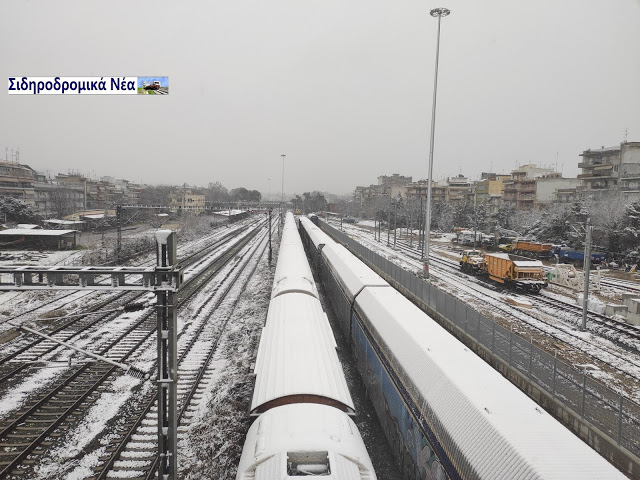 Φωτογραφικά στιγμιότυπα από την αερογέφυρα Επταλόφου και τον Επιβατικό σιδηροδρομικό σταθμο Θεσσαλονίκης. - Φωτογραφία 1