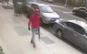 Νέα Υόρκη: Μέρα μεσημέρι κυκλοφορούσε στους δρόμους με αυτόματο όπλο