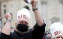 Κοροναϊός - Ιταλία : Γέμισαν μπαρ και εστιατόρια χωρίς μάσκες - Επίθεση στην αστυνομία