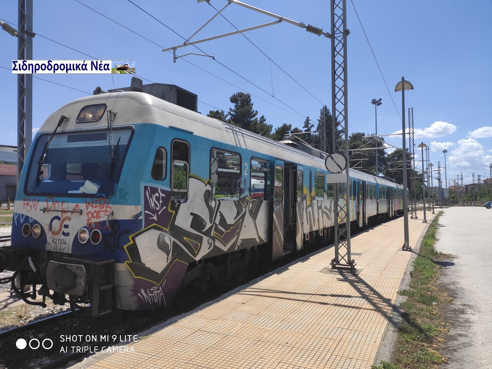 ΤΡΑΙΝΟΣΕ: Τρένο που εκτελούσε το δρομολόγιο Φλώρινα -Θεσσαλονίκη βρήκε σε βράχια. Κανένα πρόβλημα με τους επιβάτες. - Φωτογραφία 1