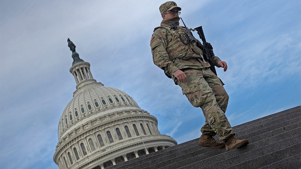 Επί ποδός «πολέμου» οι πολιτείες των ΗΠΑ: Ετοιμάζονται για ένοπλες διαδηλώσεις οπαδών του Τραμπ - Φωτογραφία 1