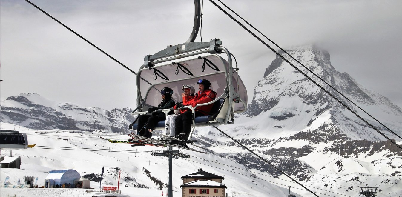 Συναγερμός στην Ελβετία - Σε καραντίνα ξενοδοχεία και σκι για νέα μετάλλαξη - Φωτογραφία 1