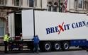Brexit: Φορτηγά μεταφοράς θαλασσινών κατέκλυσαν τη Ντάουνινγκ Στριτ