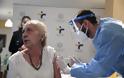 Θεσσαλονίκη: Πρώτη… δόση θετική για τους εμβολιασμούς στους ηλικιωμένους