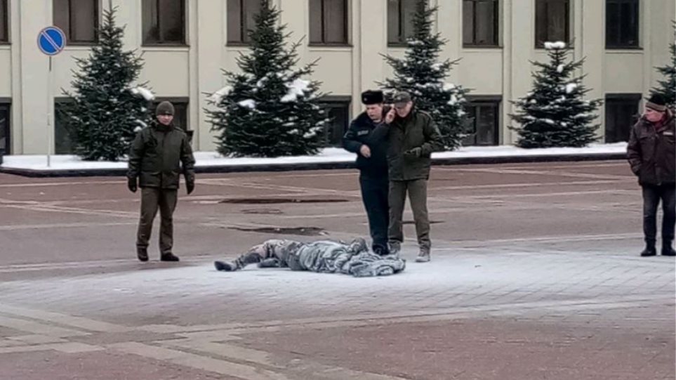 Λευκορωσία: Άνδρας αυτοπυρπολήθηκε έξω από τα κεντρικά γραφεία της κυβέρνησης - Φωτογραφία 1