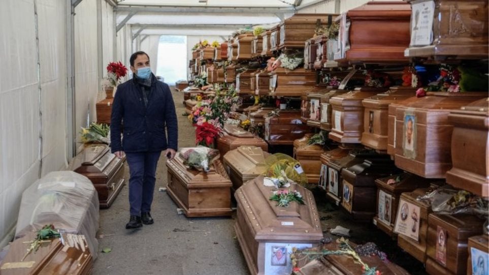 Σοκάρουν οι εικόνες από το Παλέρμο - 700 νεκροί άταφοι - Γέμισαν τα νεκροταφεία - Φωτογραφία 1