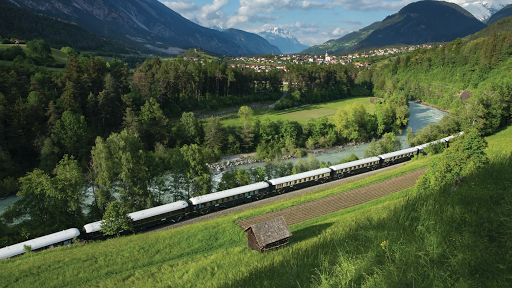 Το Orient-Express κάνει ντεμπούτο σε νέες, ονειρεμένες ευρωπαϊκές διαδρομές με πανέμορφα αρτ ντεκό τρένα. - Φωτογραφία 1