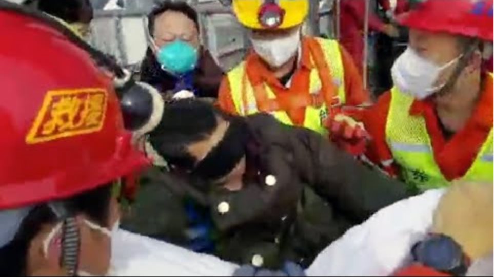 Κίνα: Διασώθηκαν 11 μεταλλωρύχοι - Συγκλονίζουν οι εικόνες - Φωτογραφία 2