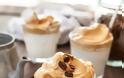 Πώς να φτιάξεις dalgona coffee, τον πιο viral καφέ της χρονιάς