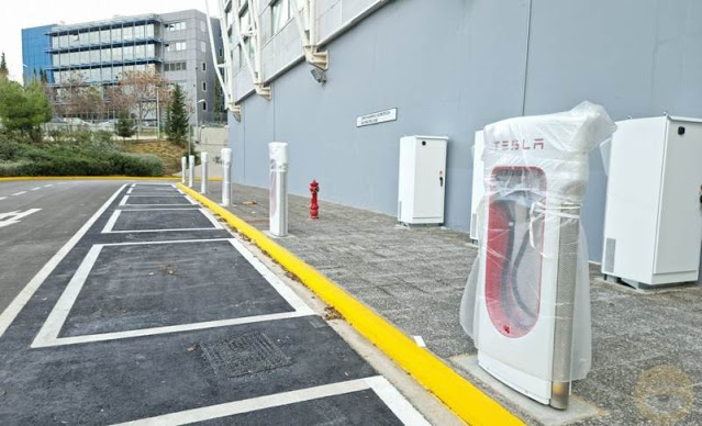 Tesla Supercharges: Εγκαταστάθηκαν οι πρώτοι ταχυφορτιστές στην Αθήνα - Φωτογραφία 1