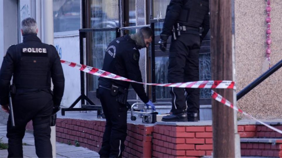 Θεσσαλονίκη: Δύο συλλήψεις για την απόπειρα ανθρωποκτονίας τριών ατόμων με πυροβόλο όπλο - Φωτογραφία 1