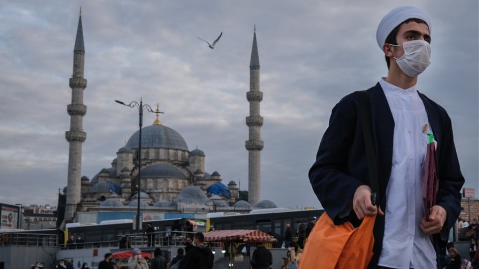 Τούρκος δημοσιογράφος για την κατάσταση στη χώρα του: «Επιστροφή στον Μεσαίωνα» - Φωτογραφία 1