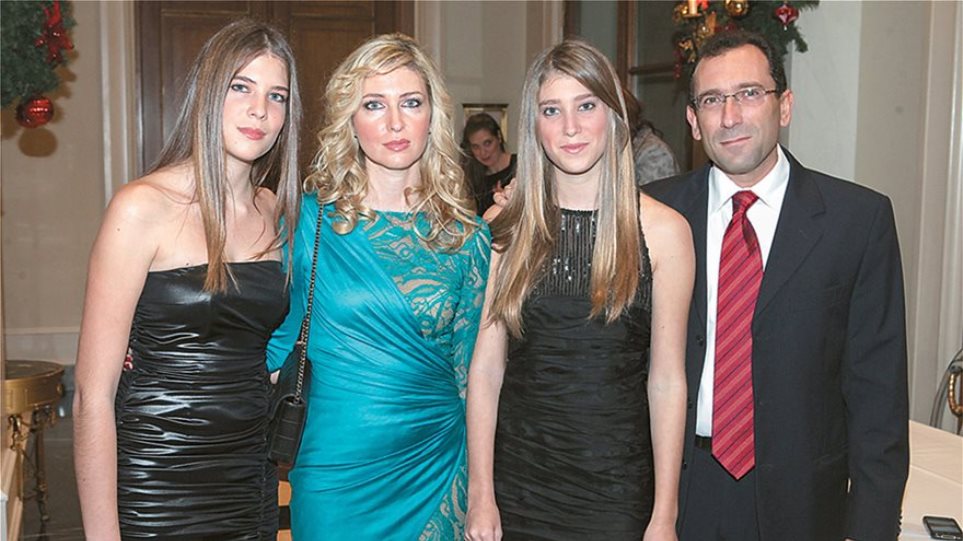 Λουκάς Νομικός: «Πάγωσε» λόγω κορωνοϊού η δικαστική διαμάχη με τις κόρες του - Φωτογραφία 1