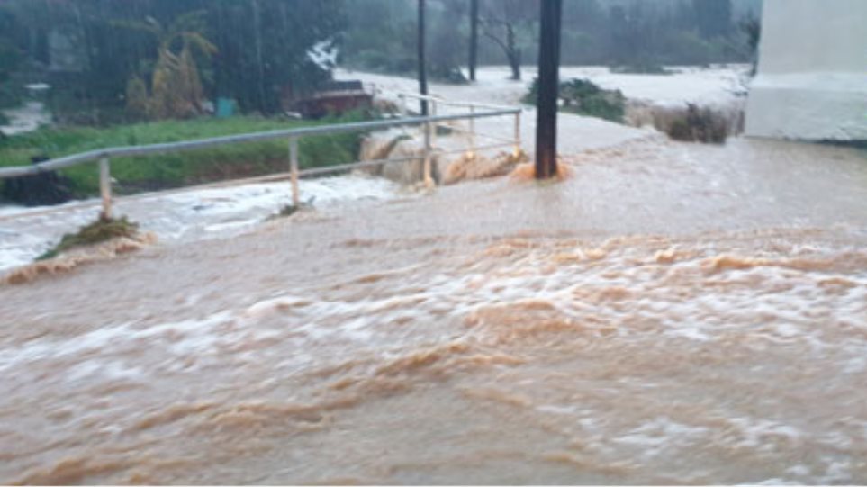 Φωτος: Πλημμύρες και κατολισθήσεις στην Πάτμο - Αίτημα να κηρυχθεί σε κατάσταση έκτακτης ανάγκης - Φωτογραφία 1