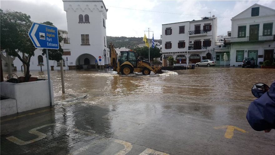 Φωτος: Πλημμύρες και κατολισθήσεις στην Πάτμο - Αίτημα να κηρυχθεί σε κατάσταση έκτακτης ανάγκης - Φωτογραφία 3