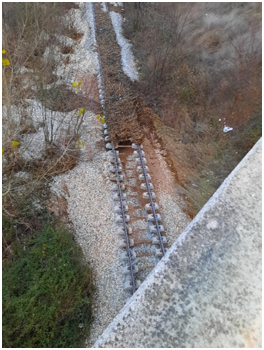 Ο ΟΣΕ αποκαθιστά τις ζημίες από τις πρωτοφανείς καταστροφές στο σιδηροδρομικό δίκτυο της Μακεδονίας- Θράκης. Δείτε απίστευτες εικόνες καταστροφής - Φωτογραφία 8