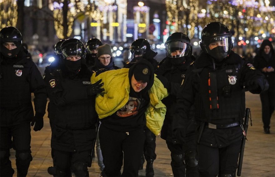 Ρωσία: Τουλάχιστον 500 συλλήψεις αντιφρονούντων από την αστυνομία φωτος - Φωτογραφία 4