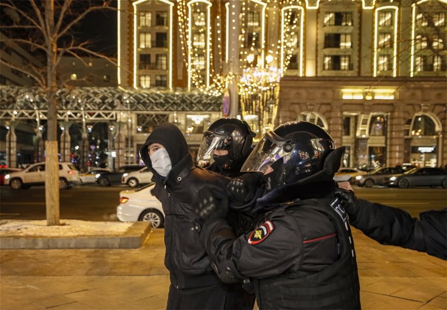 Ρωσία: Τουλάχιστον 500 συλλήψεις αντιφρονούντων από την αστυνομία φωτος - Φωτογραφία 5