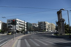 Αθήνα-Θεσσαλονίκη-Χαλκιδική: Κλειστό το λιανεμπόριο τα σαββατοκύριακα, απαγόρευση κυκλοφορίας μετά τις 18.00 - Φωτογραφία 1