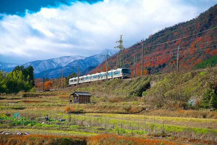 5 γραφικά ταξίδια με τρένο στον κόσμο την εποχή που πέφτουν τα φύλλα. - Φωτογραφία 2